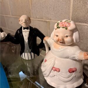 Charming Pig Bride and Groom Tea Pots